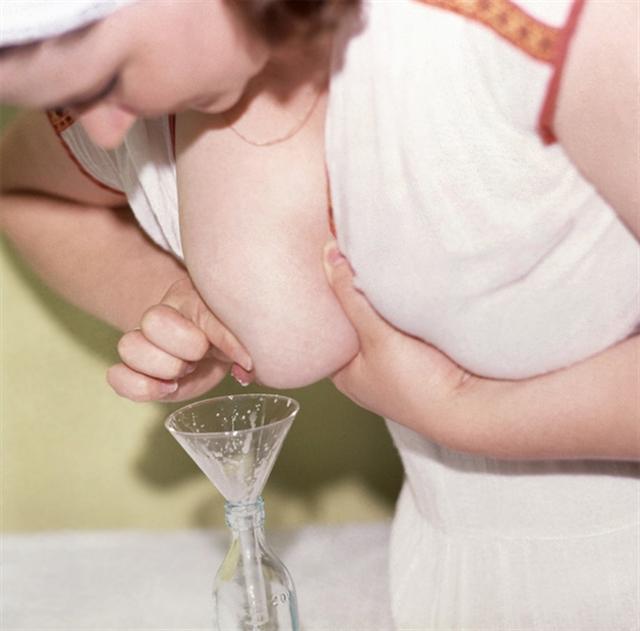 Сцеживание грудного молока